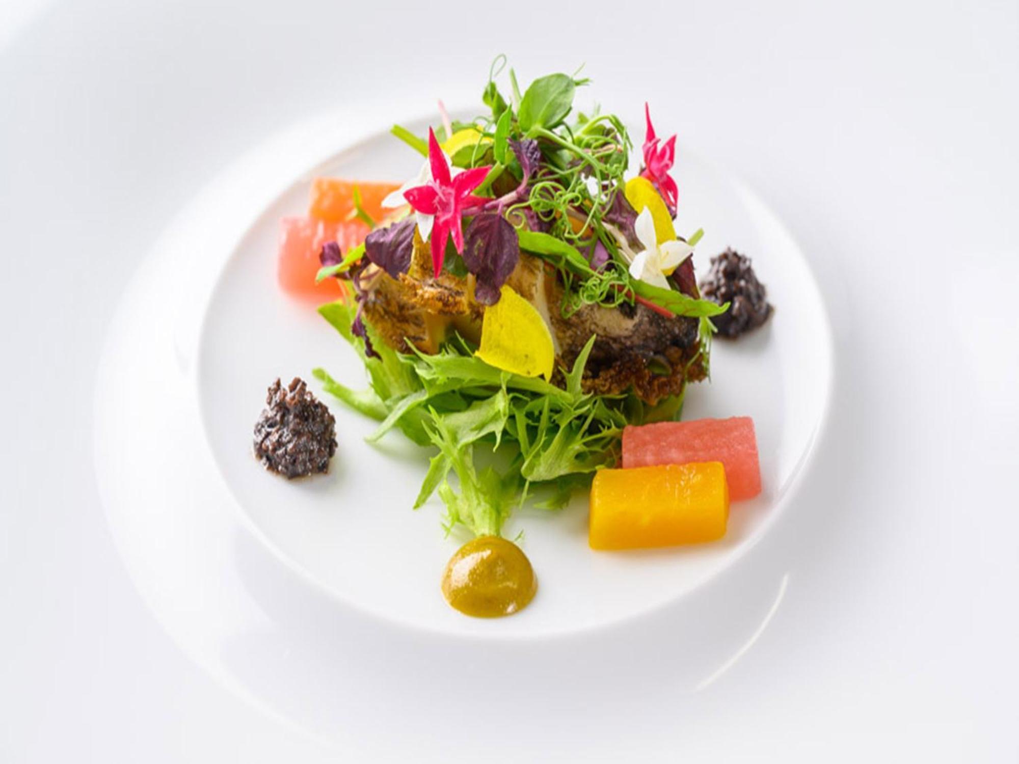 Shin Furano Prince Hotel Kültér fotó A salad prepared by a culinary student