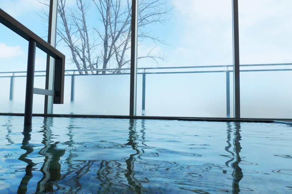 Shin Furano Prince Hotel Kültér fotó A view of the indoor pool